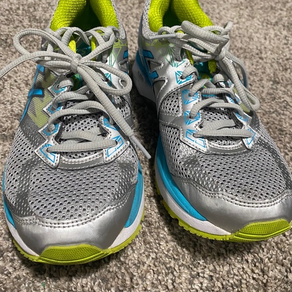 Running shoes - Picture 2 of 5